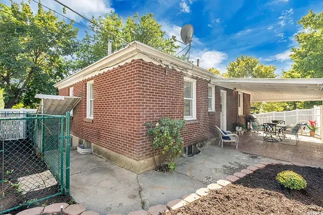 Building Photo - 1705 E Downington Ave