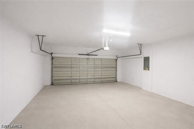 Building Photo - 19394 Hinkley Dr