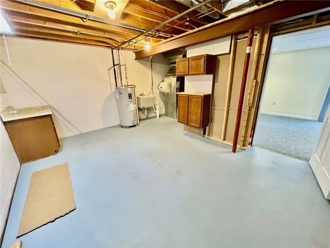 Building Photo - 48 Colonial Cir