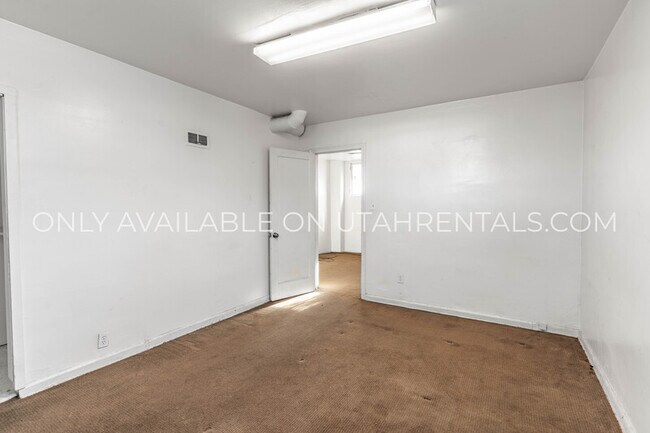 Building Photo - 40 E State St