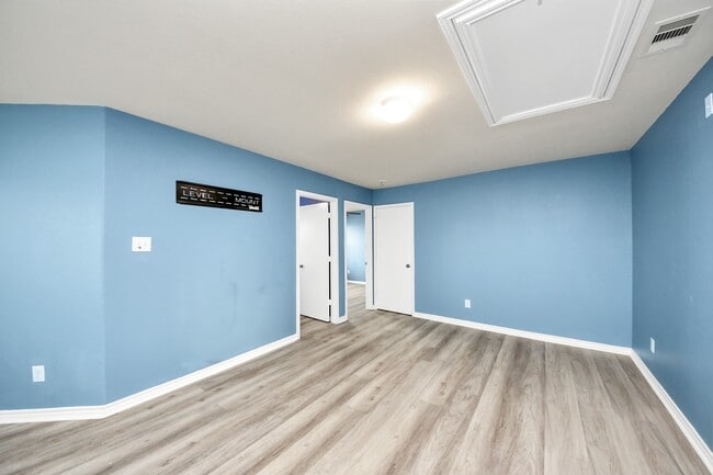 Building Photo - 12102 Helvick Cres Ave