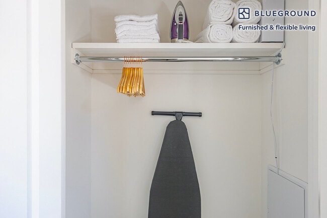 Building Photo - 45 W 81st St