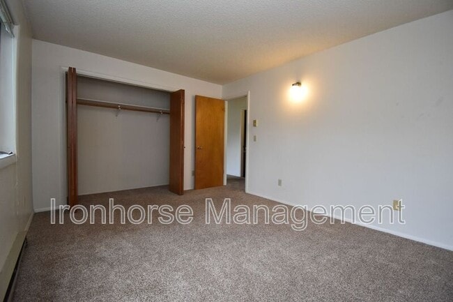 Building Photo - 811 W Villard St