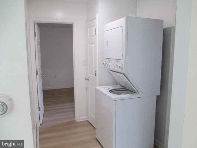 Building Photo - 25440 Luhaven