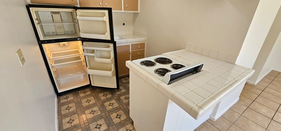 Building Photo - 206 N Beverly Park