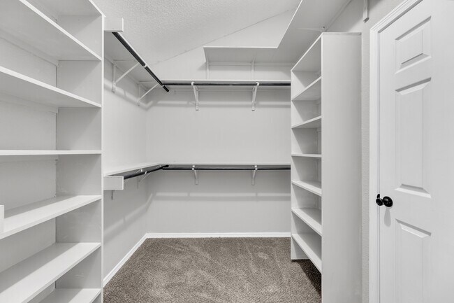Building Photo - 10400 Valle Koki Dr