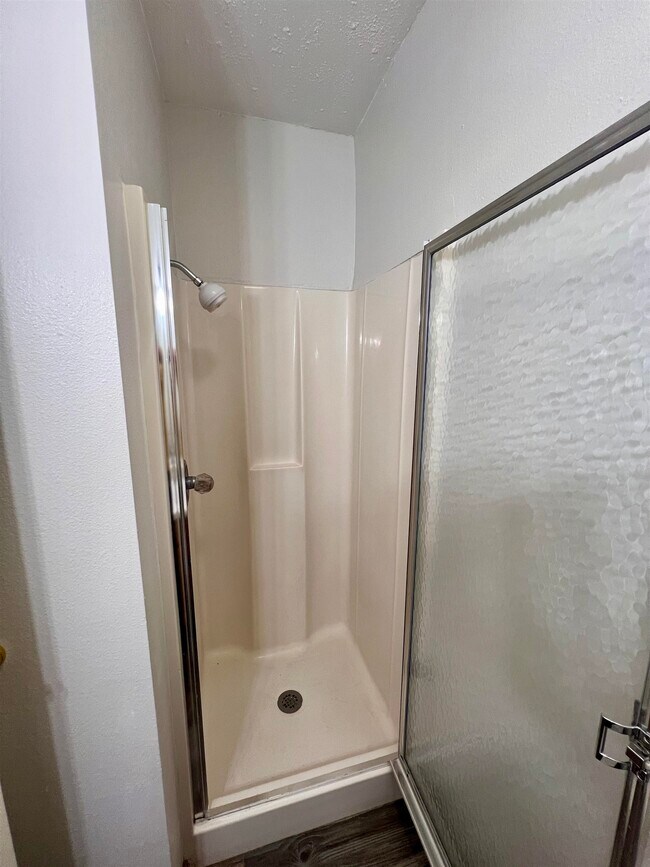 Building Photo - 104 Belaire Dr