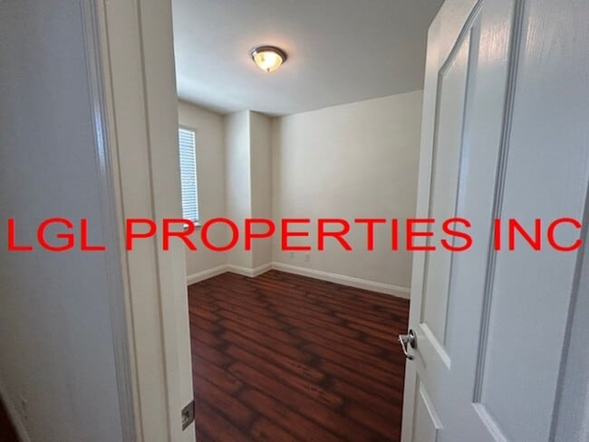 Building Photo - 2826 Maybrook Dr