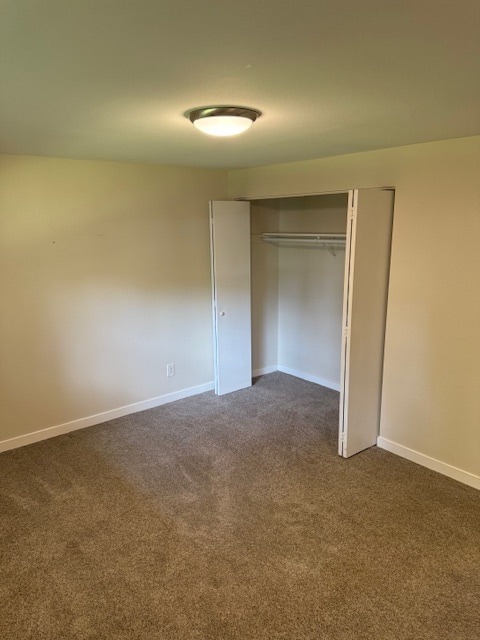 Building Photo - RARE FIND! 5 Bedroom Rambler with Fenced i...