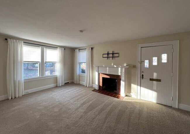 Building Photo - FOR RENT IN ARDMORE!!