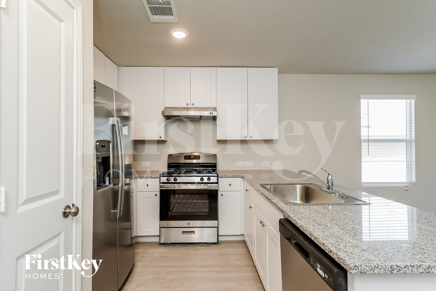 Building Photo - 9966 Sarrebourg St