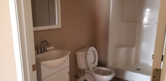 Building Photo - 3 Bedroom 1 Bath Home