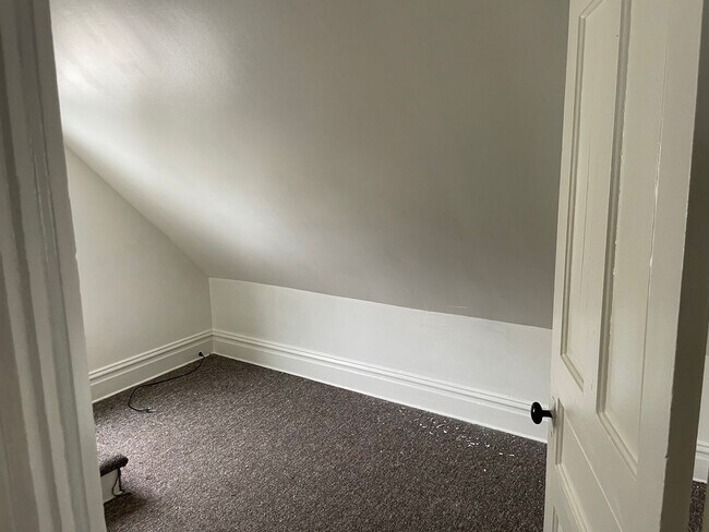 Building Photo - 413 E Garfield Ave