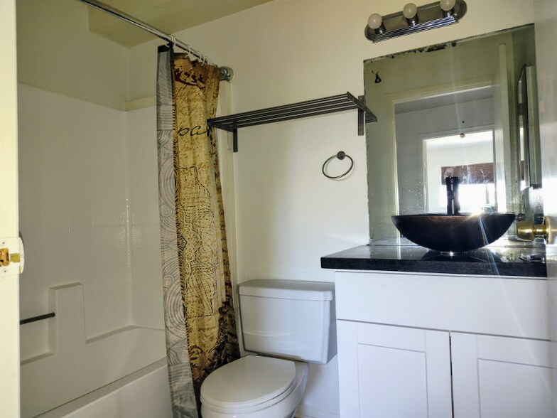 Building Photo - 14746 Delano St