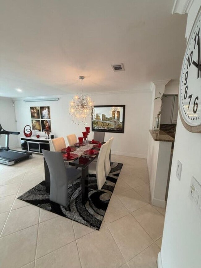 Building Photo - 12394 Westhampton Cir