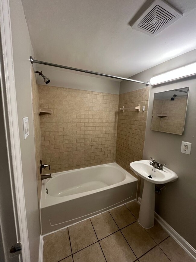 Building Photo - NEWLY AVAILABLE - RENOVATED 2 BR UNIT IN T...