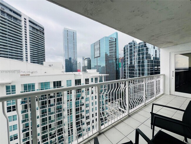 Building Photo - 1200 Brickell Bay Dr