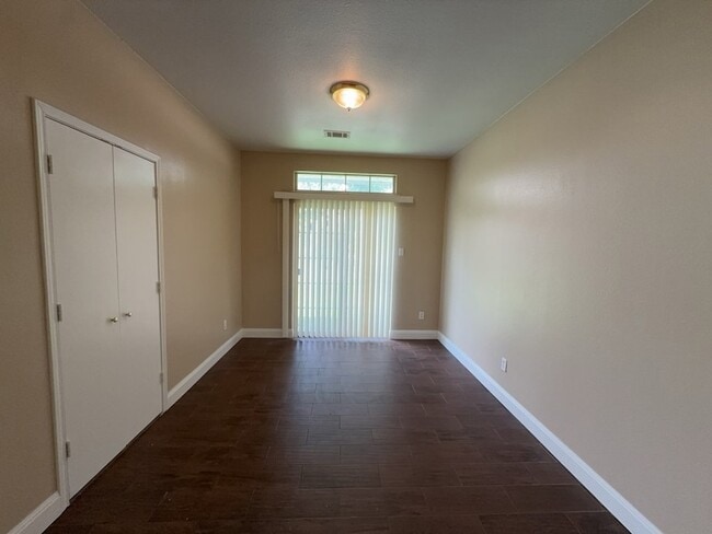 Building Photo - 317 Oak Meadow Ln