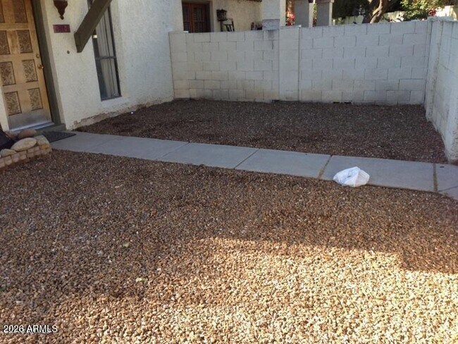 Building Photo - 4852 E Euclid Ave