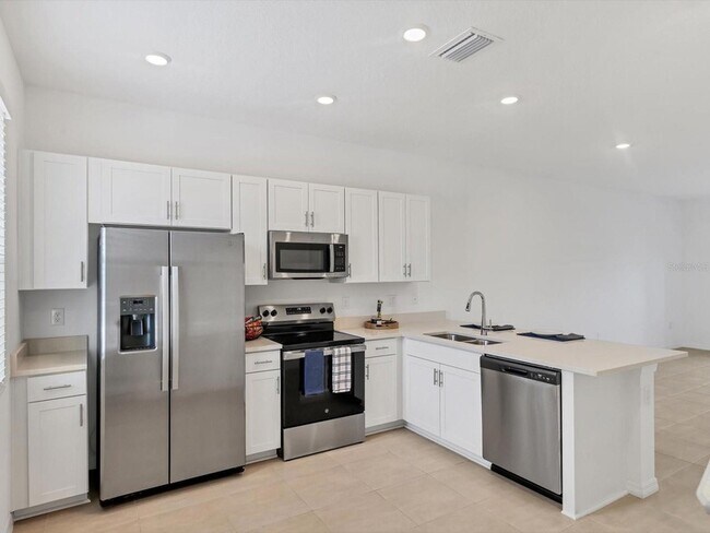 Building Photo - 8577 Daybreak St