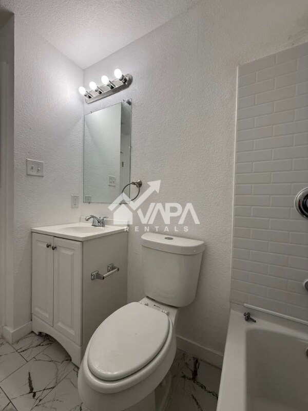 Building Photo - 10038 Raven Field Dr