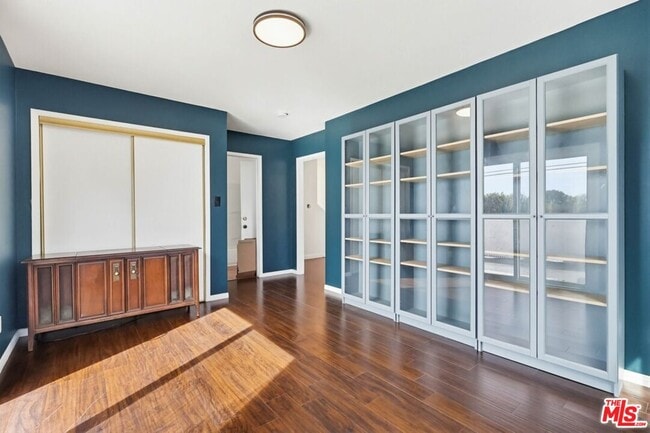 Building Photo - 2200 Easy Ave