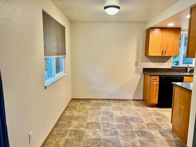 Building Photo - 2Bd/1Ba Lynwood Apartment