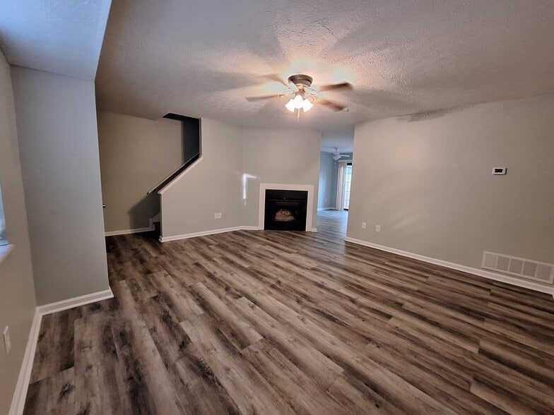 Building Photo - 324 Cross Wind Dr