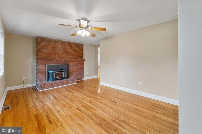 Building Photo - 9201 Rosemont Dr