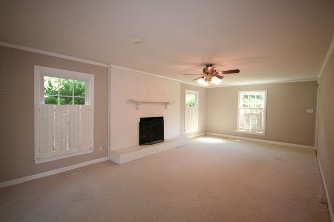 Building Photo - WONDERFUL 2-STORY HOME IN WALNUT CREEK *SP...