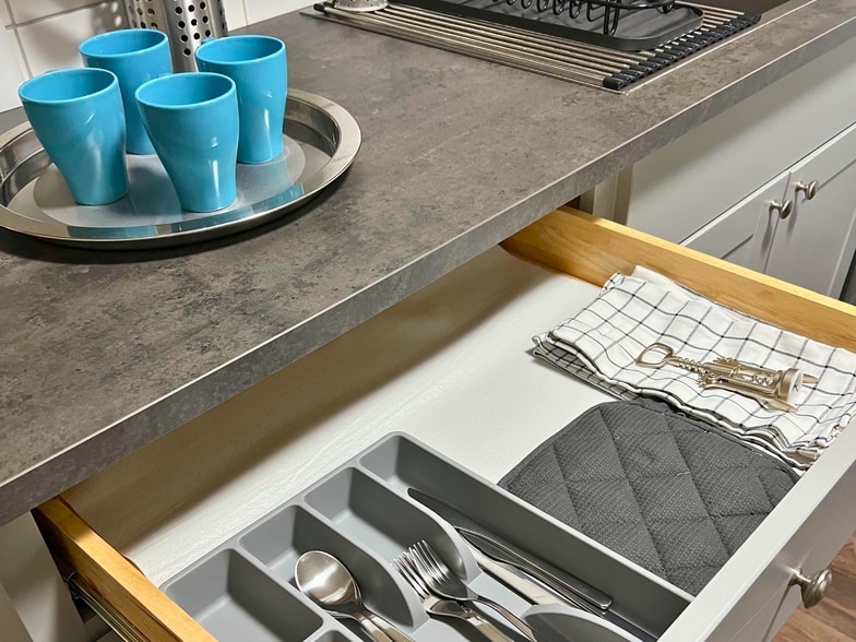 Kitchen - 4208 Saint Francis Ave