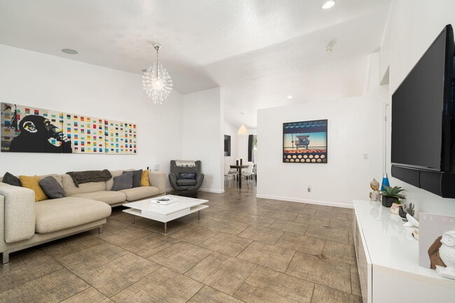 Building Photo - 47375 Mangrove St