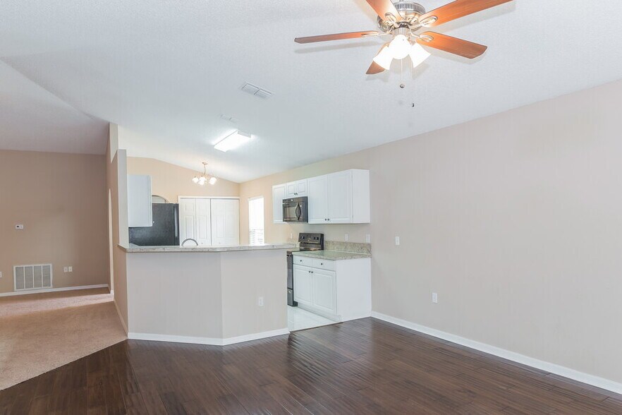 Building Photo - 12538 Bent Bay Trail