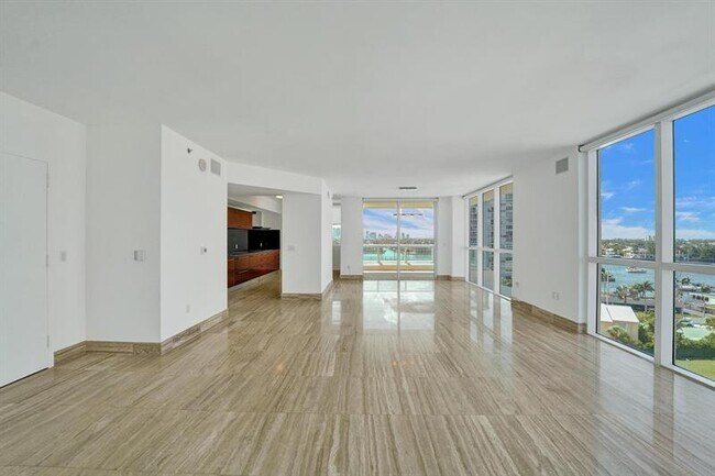 Building Photo - 101 S Fort Lauderdale Beach Blvd