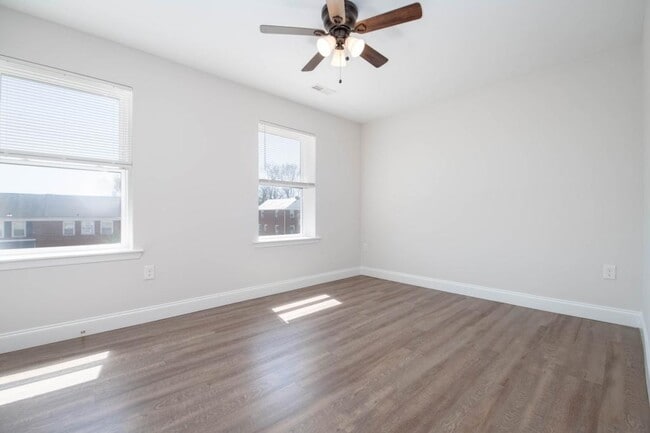 Building Photo - 806 Benninghaus Rd