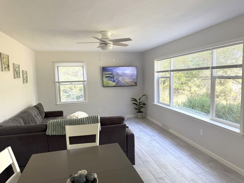 Building Photo - 5290 Clark Rd