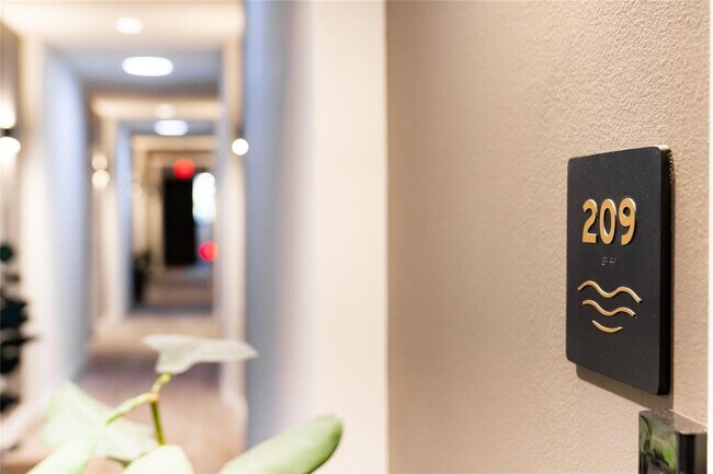 Building Photo - 49 Navasota St