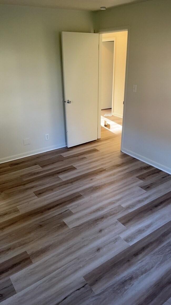 Building Photo - 3043 Regent St