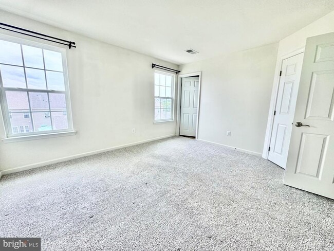 Building Photo - 412 S Greenberry Ln