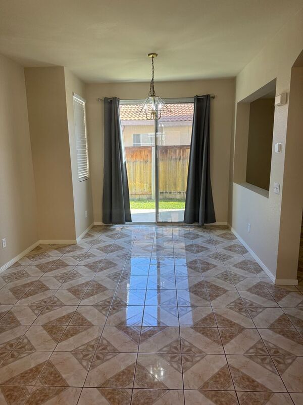 Building Photo - 39545 Warbler Dr