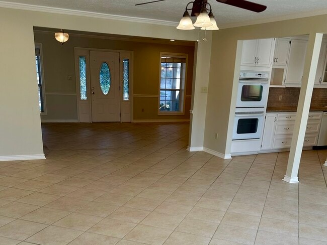 Building Photo - 5659 Lymbar Dr