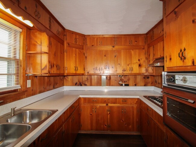 Building Photo - Nice Home close to Ardmore!