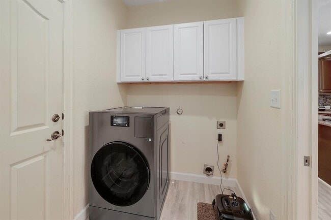 Building Photo - 2129 Clear Lake Pl