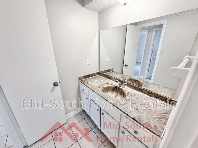 Building Photo - 4457 Walden Glen Cv
