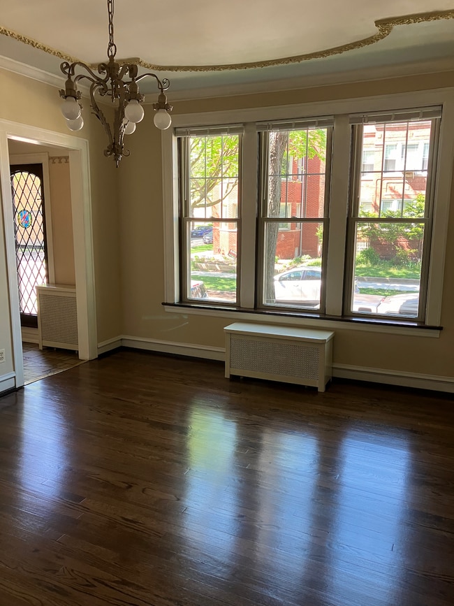 Building Photo - 4945 N Washtenaw Ave