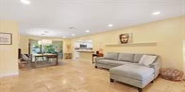 Building Photo - 721 N Lakeside Dr