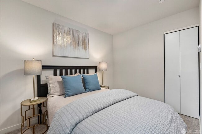 Building Photo - 105 NW 39th St