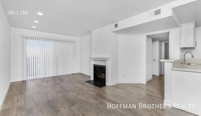 Building Photo - 1320 N Sierra Bonita Ave