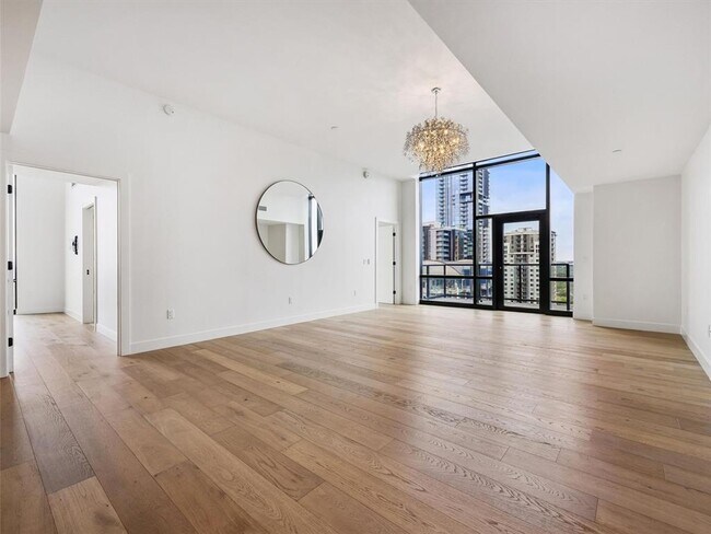 Building Photo - 70 Rainey St