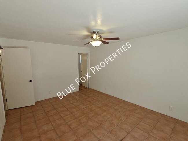 Building Photo - 2781 W Calle Carapan